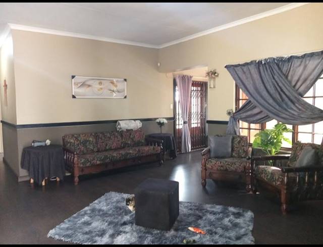 3 BEDROOM TOWNHOUSE FOR SALE IN EIKE PARK